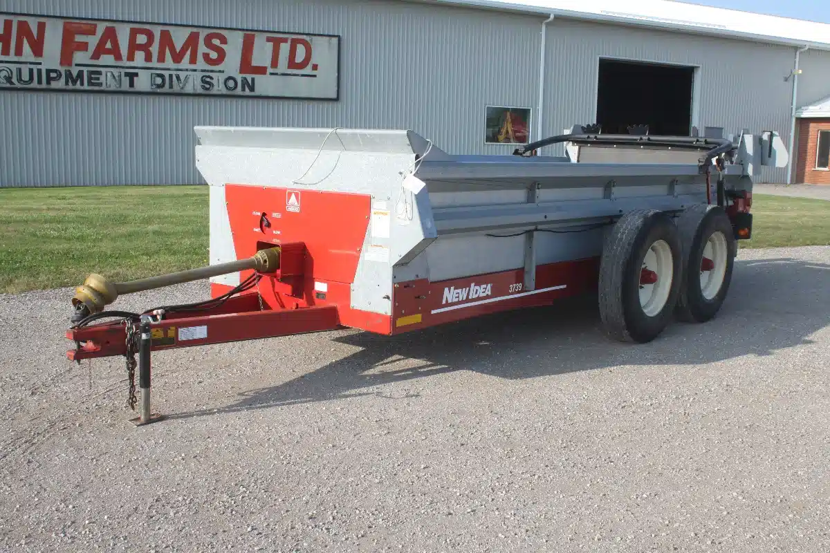 Gallery image 2 for Used New Idea 3739 Manure Spreader
