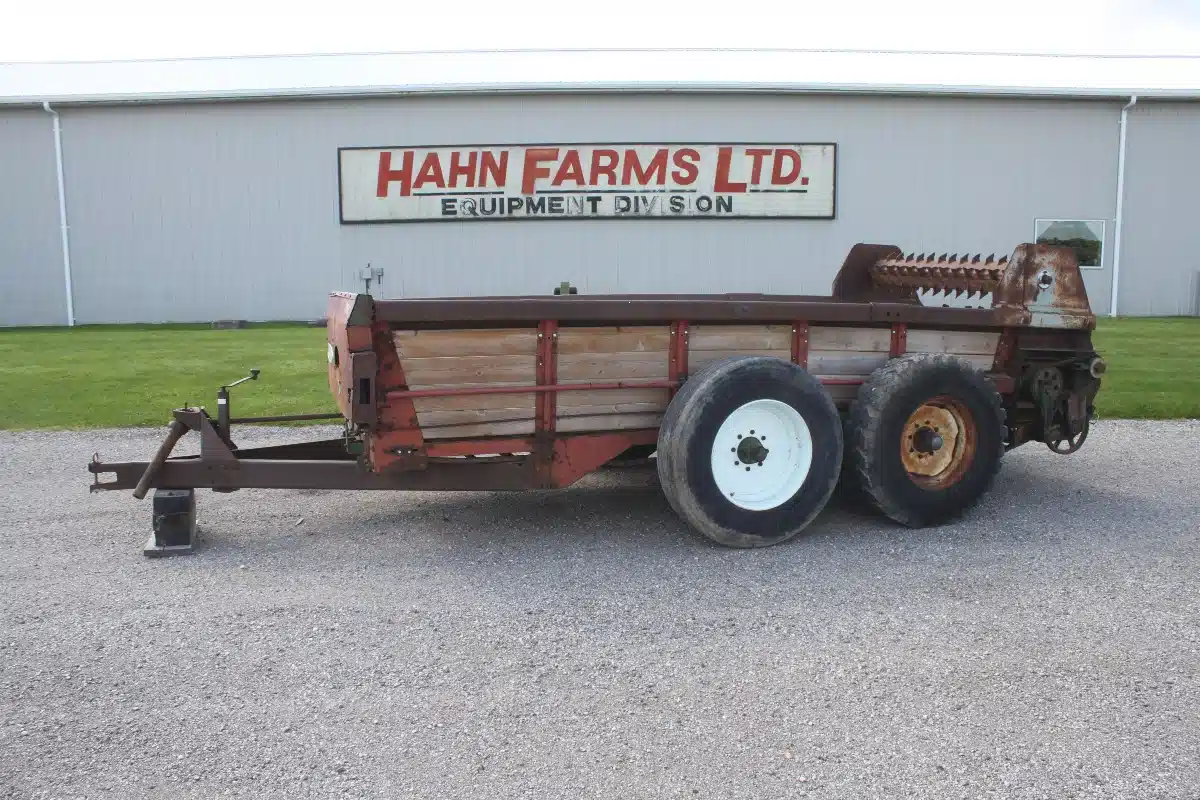 Gallery image 1 for Used New Idea 218 Manure Spreader
