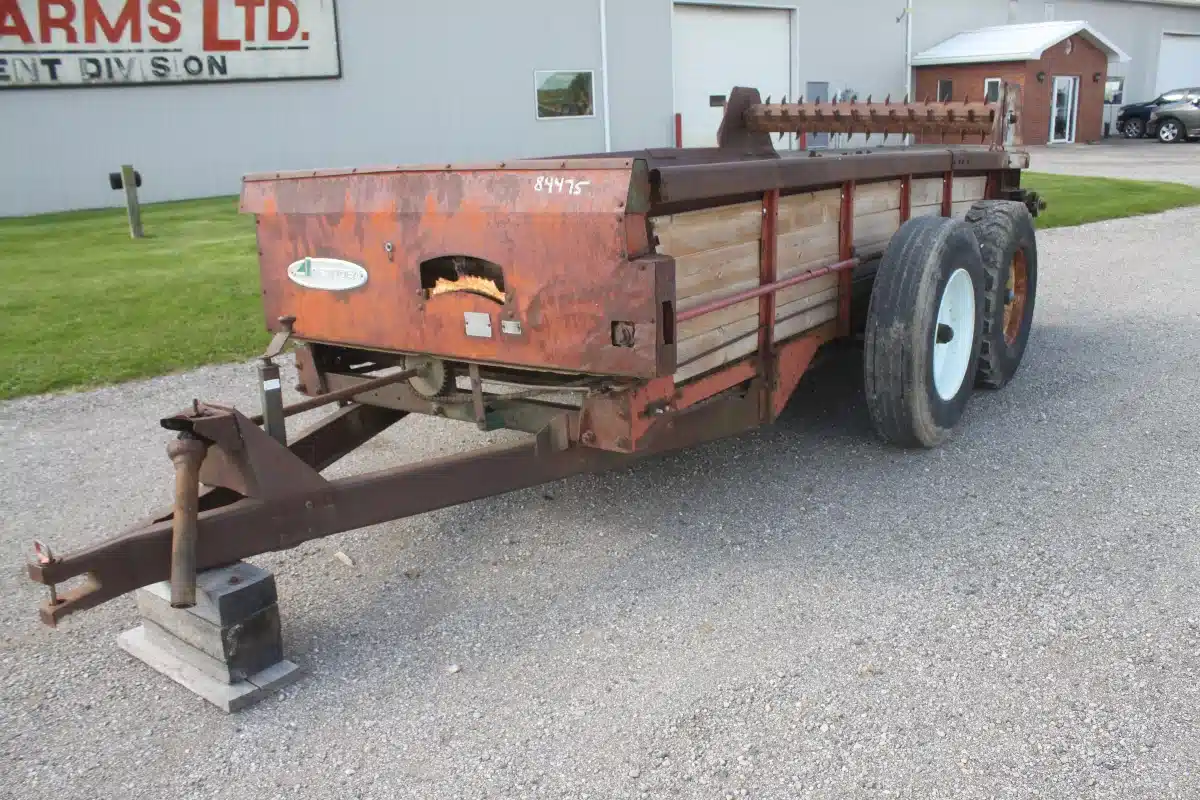 Gallery image 2 for Used New Idea 218 Manure Spreader