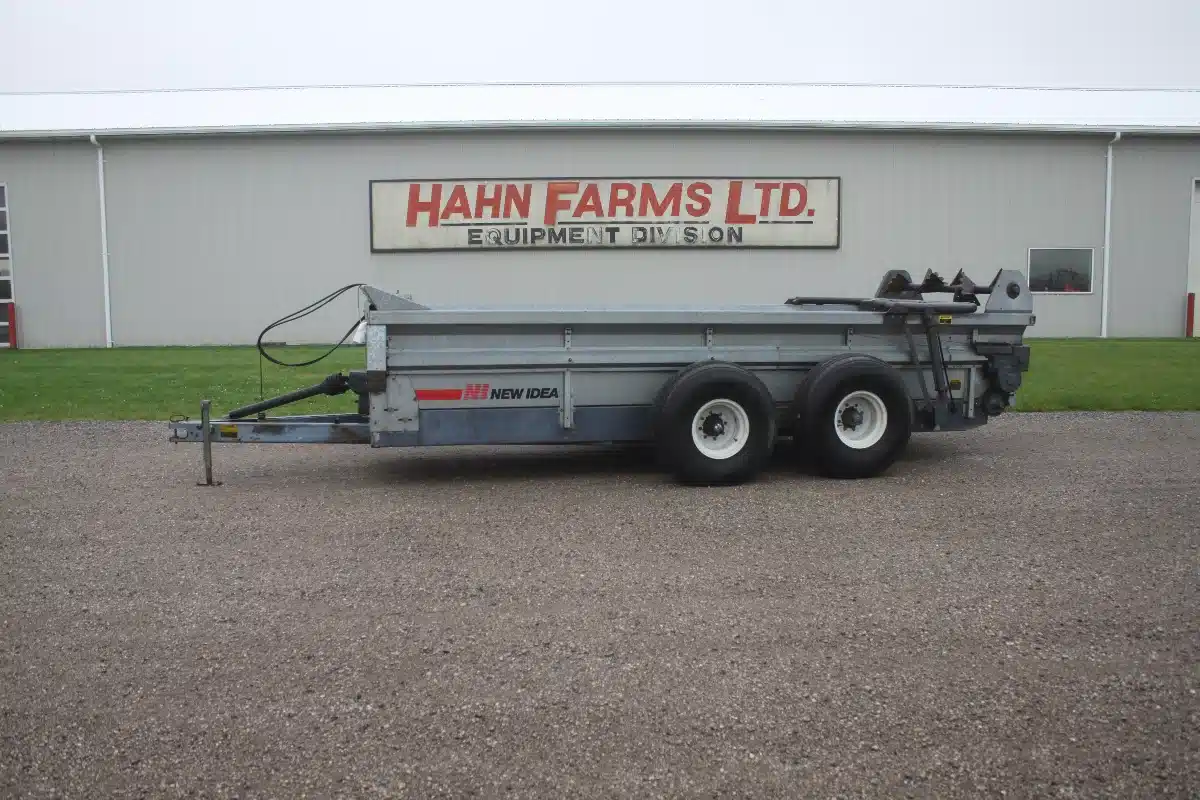 Gallery image 1 for Used New Idea 3639 Manure Spreader
