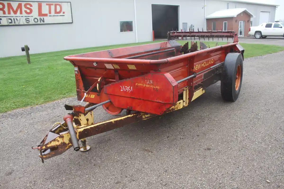 Gallery image 2 for Used New Holland 518 Manure Spreader