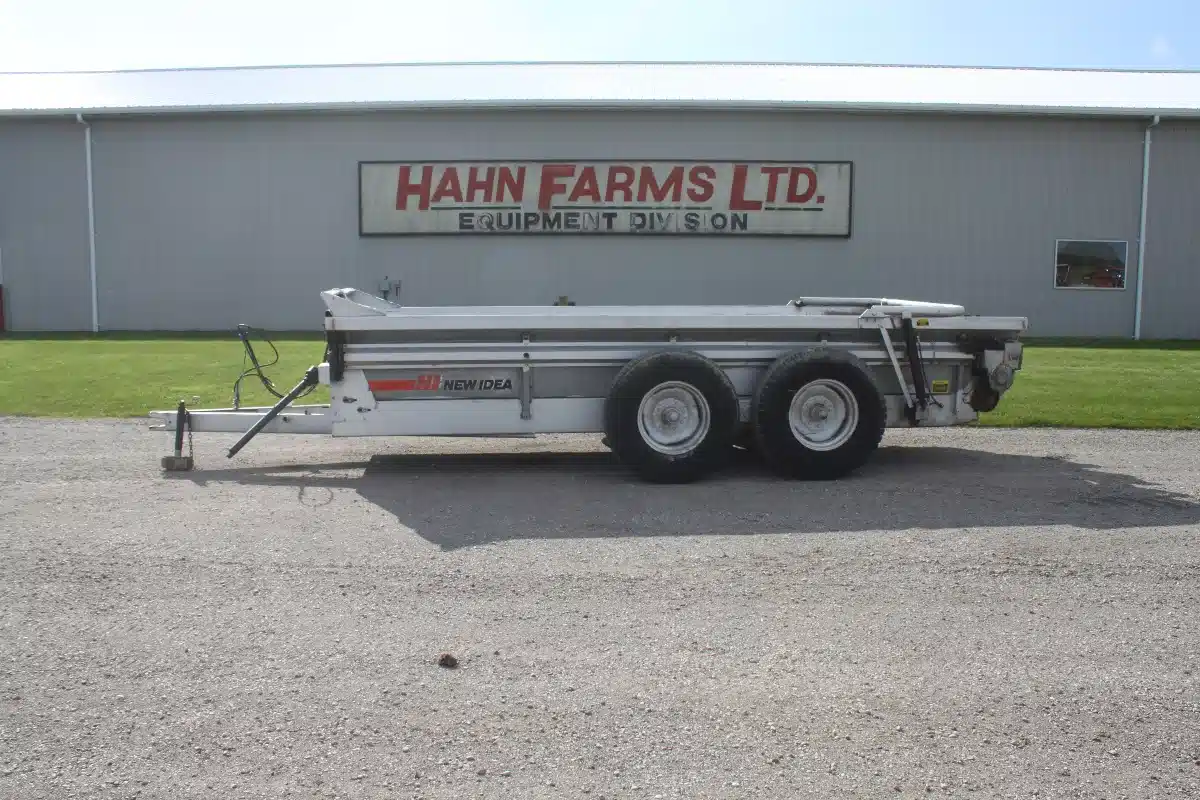 Gallery image 1 for Used New Idea 3632 Manure Spreader