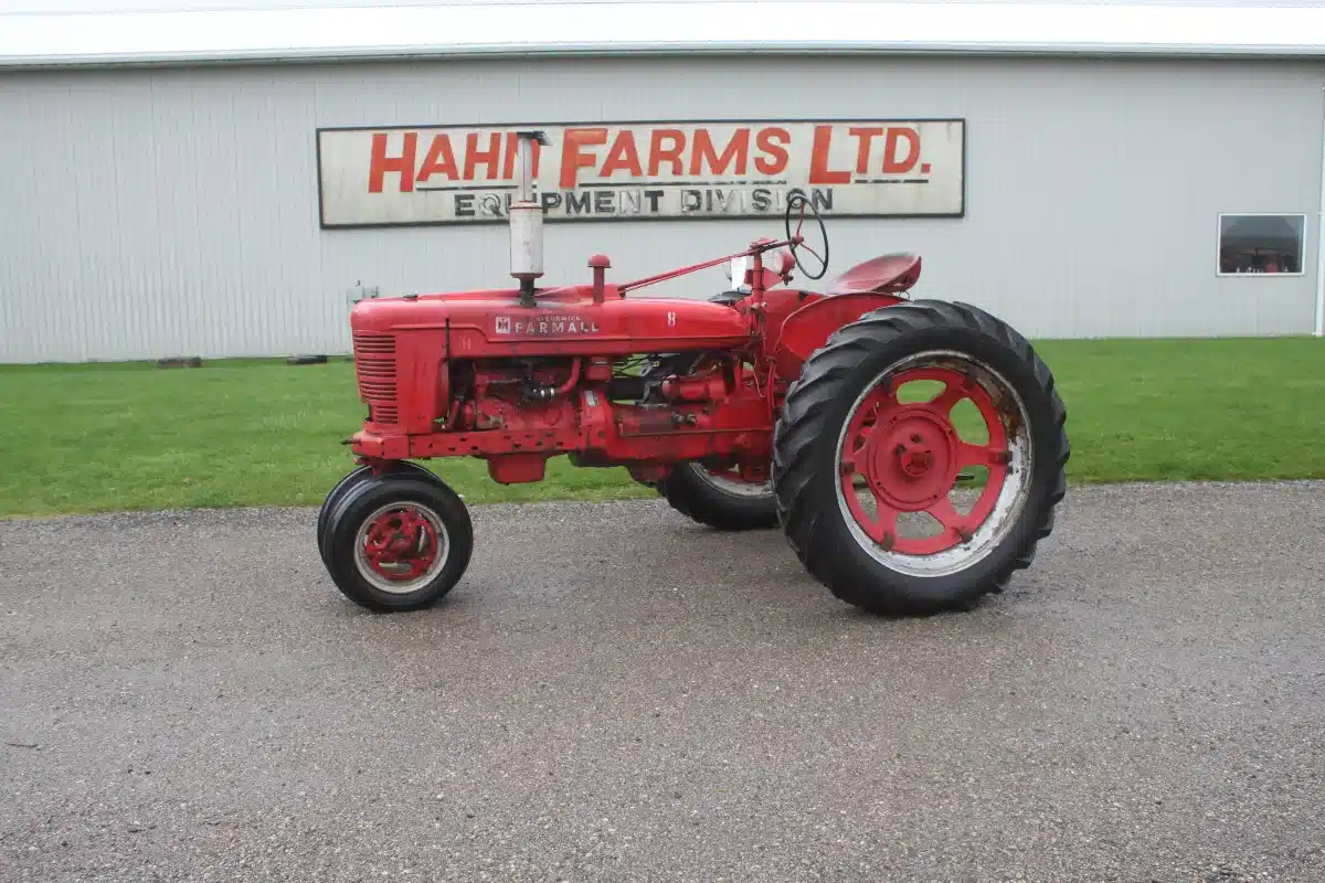 Used International Harvester FARMALL H Tractor