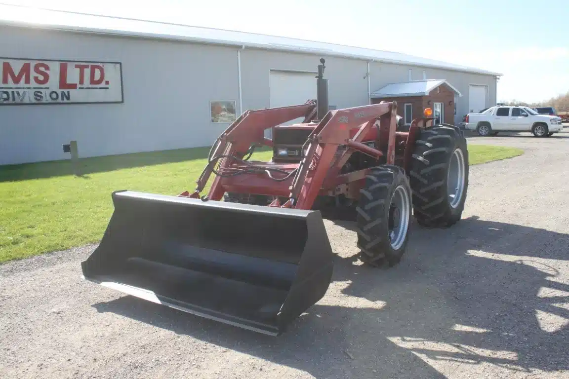 Gallery image 2 for Used Case IH 685 Tractor
