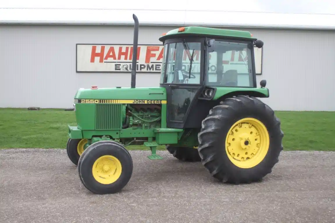 Gallery image 1 for Used John Deere 2550 Tractor