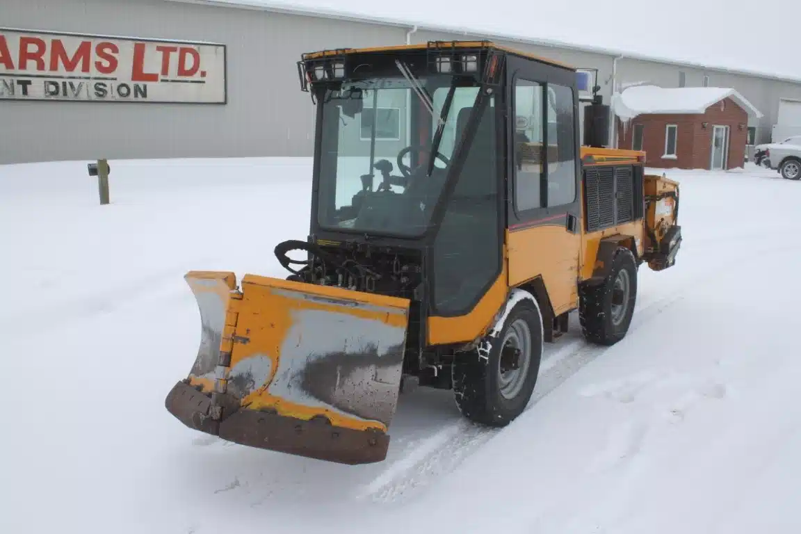 Gallery image 2 for Used Trackless Vehicles MT6T Tractor