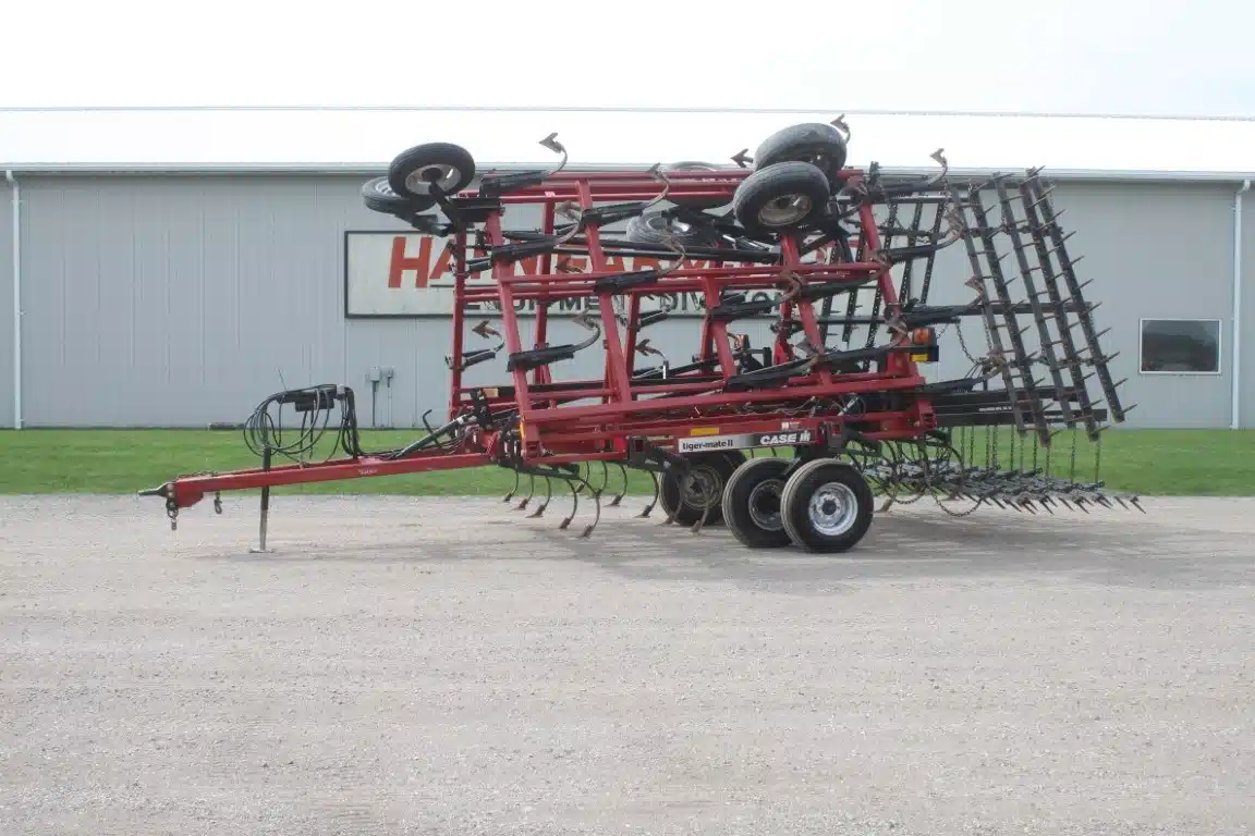 Gallery image 1 for Used Case IH TIGERMATE II Cultivator