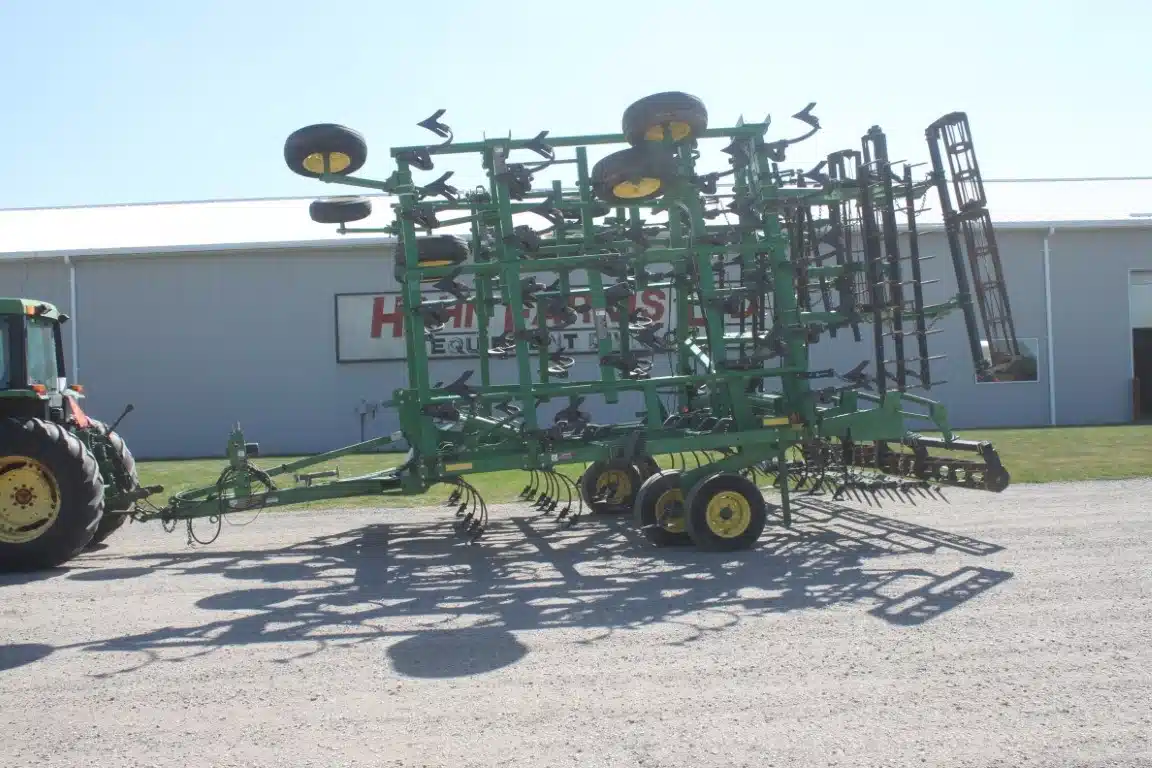 Used John Deere 2210 Cultivator