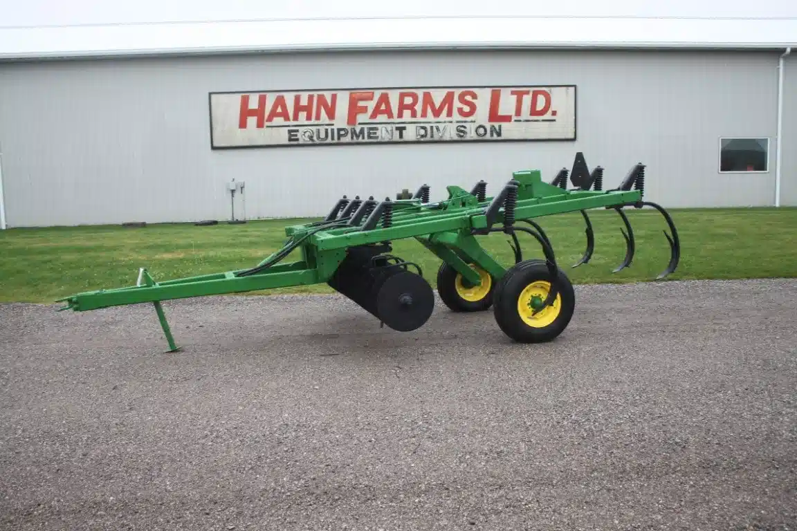 Gallery image 1 for Used John Deere 714 Disc Chisel