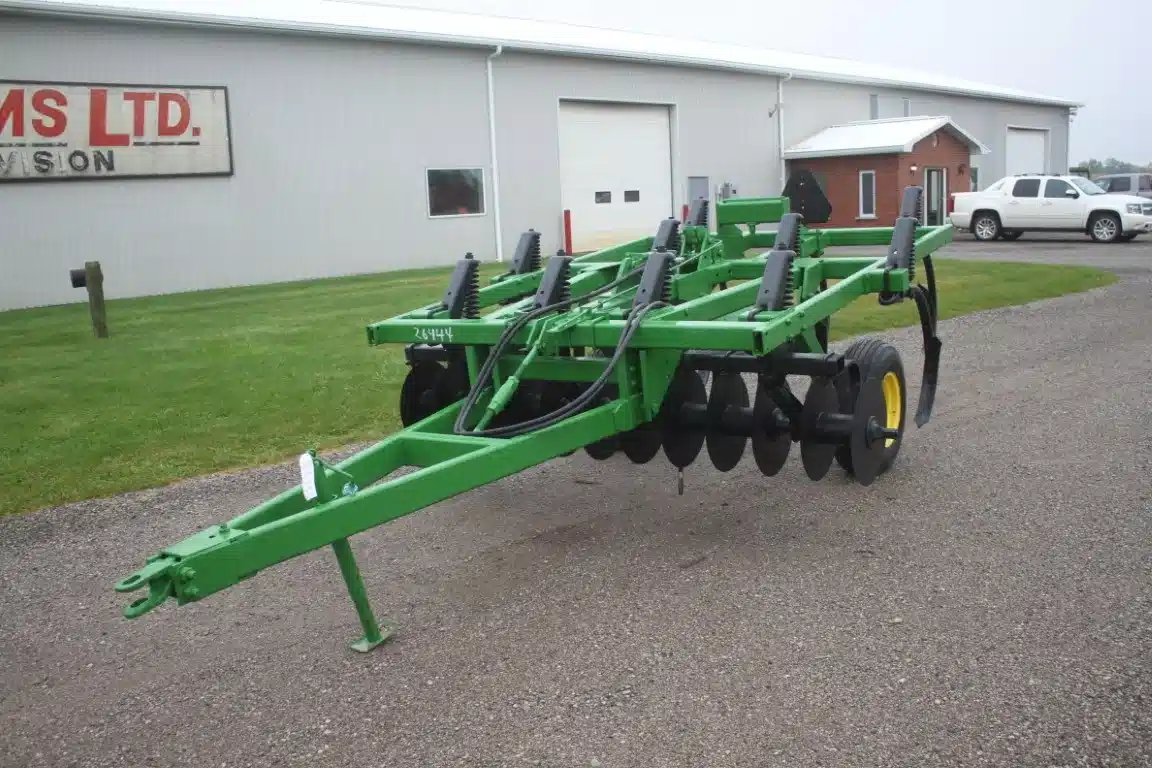 Gallery image 2 for Used John Deere 714 Disc Chisel