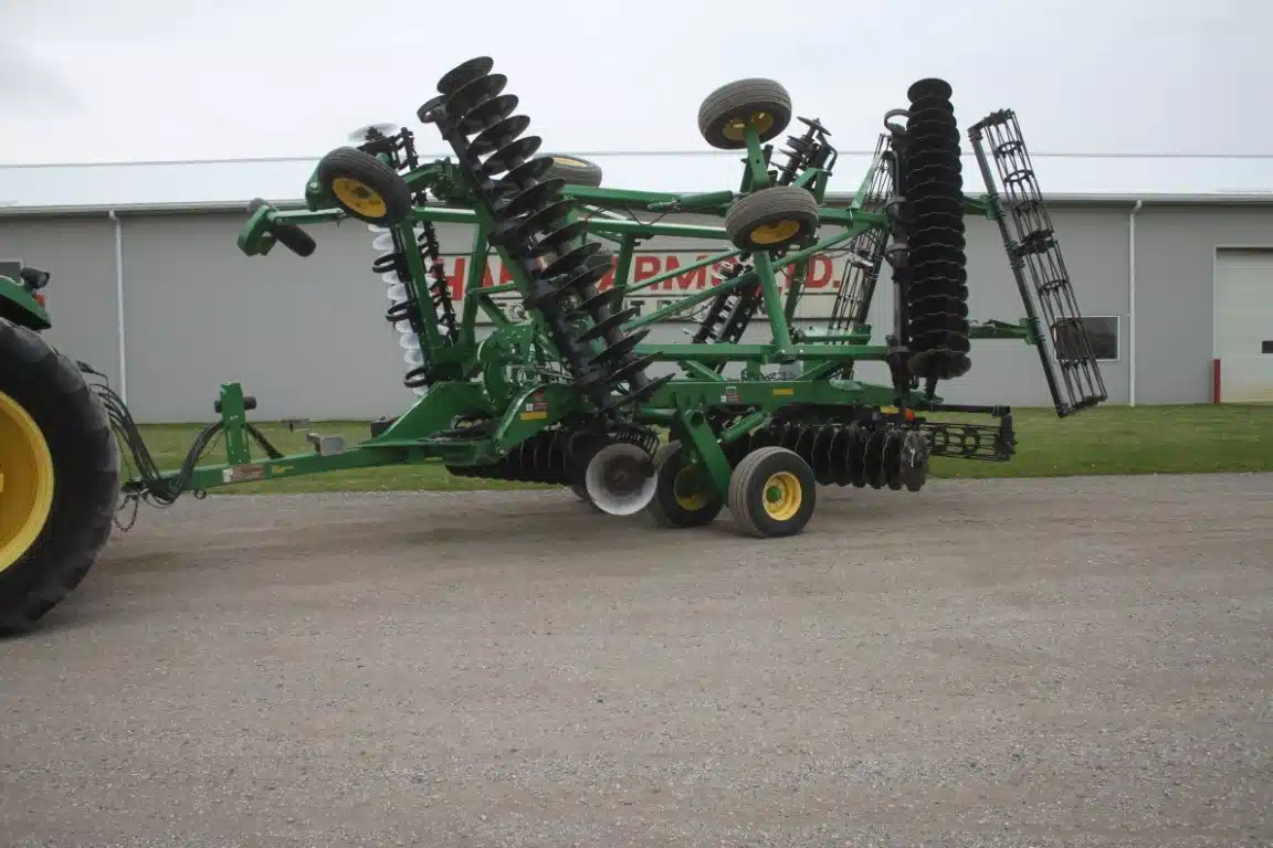 Gallery image 1 for Used 2014 John Deere 2623VT Vertical Tillage
