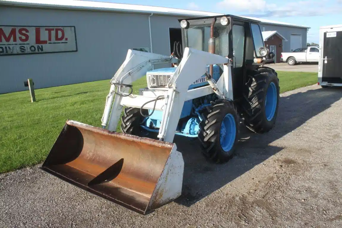 Gallery image 2 for Used Universal 445 DT Tractor