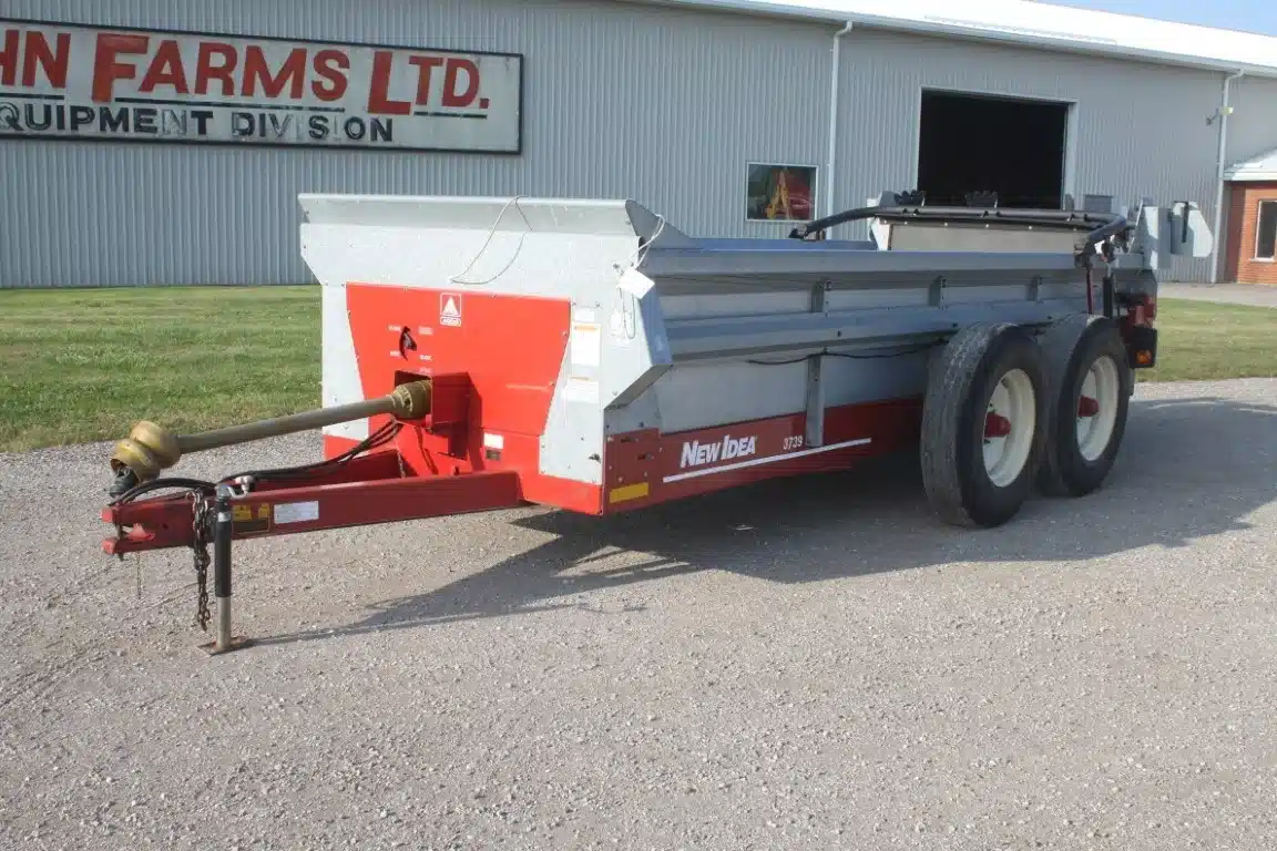 Gallery image 2 for Used New Idea 3739 Manure Spreader