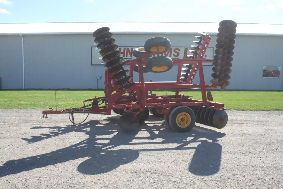 Gallery image 1 for Used Massey Ferguson 820 Disc