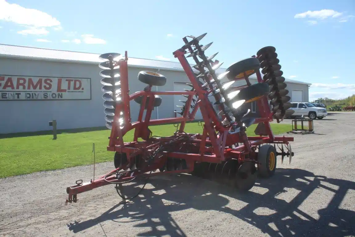 Gallery image 2 for Used Massey Ferguson 820 Disc