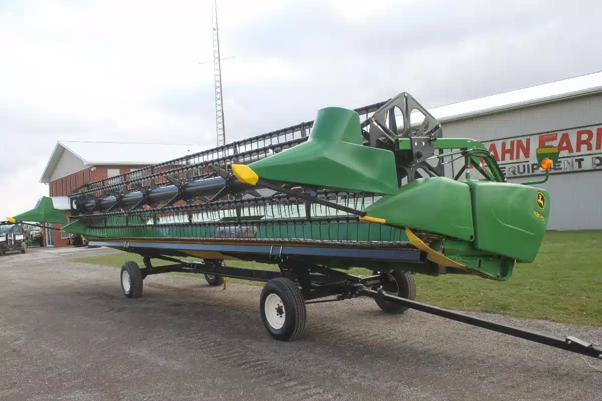 Gallery image 1 for Used John Deere 635FD Header - Draper