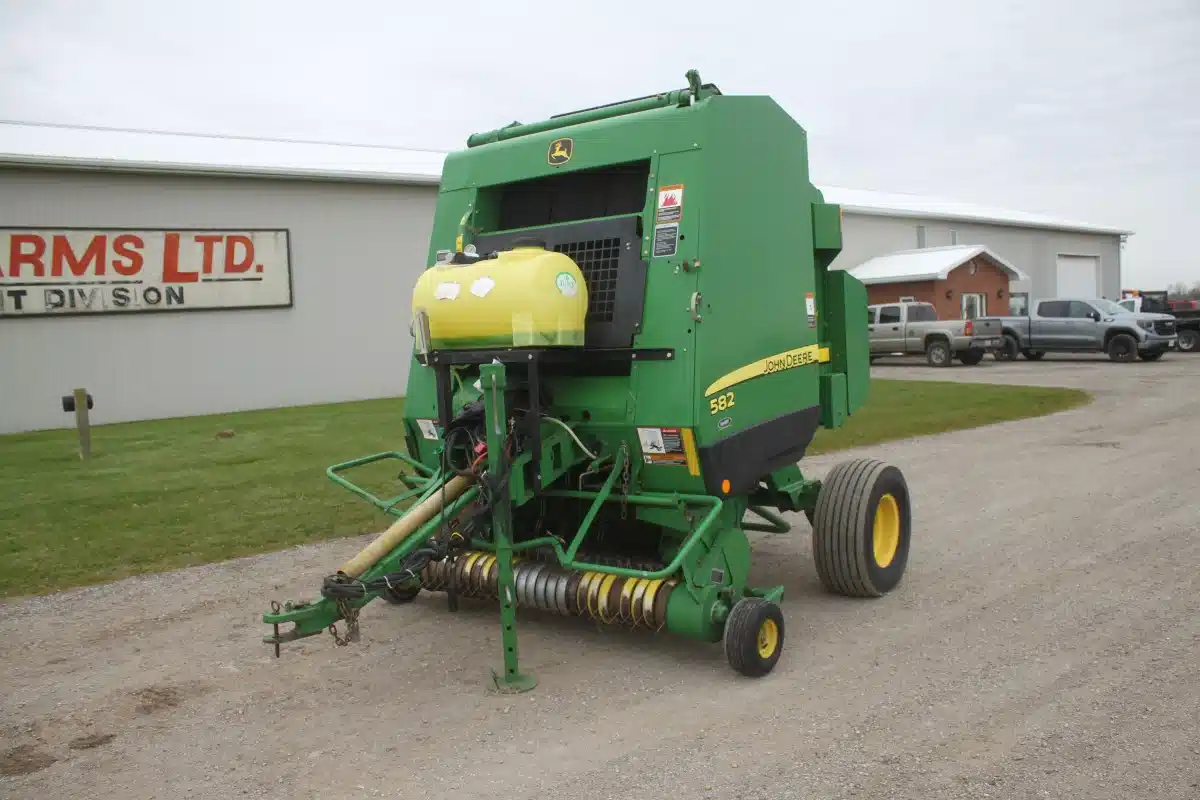 Gallery image 2 for Used John Deere 582 Round Baler