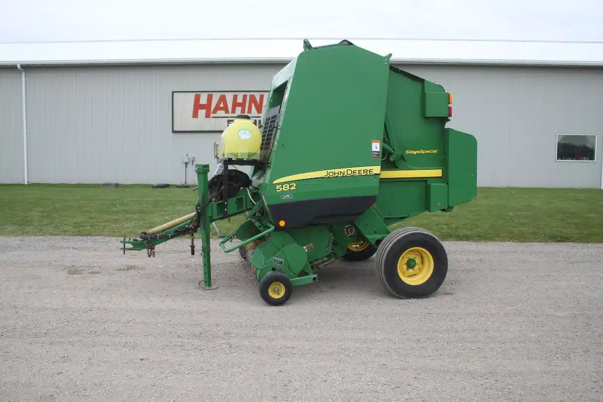 Used John Deere 582 Round Baler