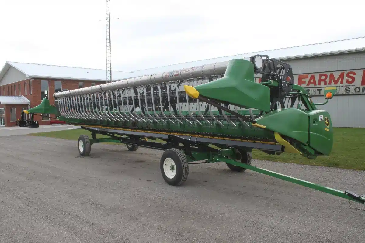 Used John Deere 635 Header - Flex