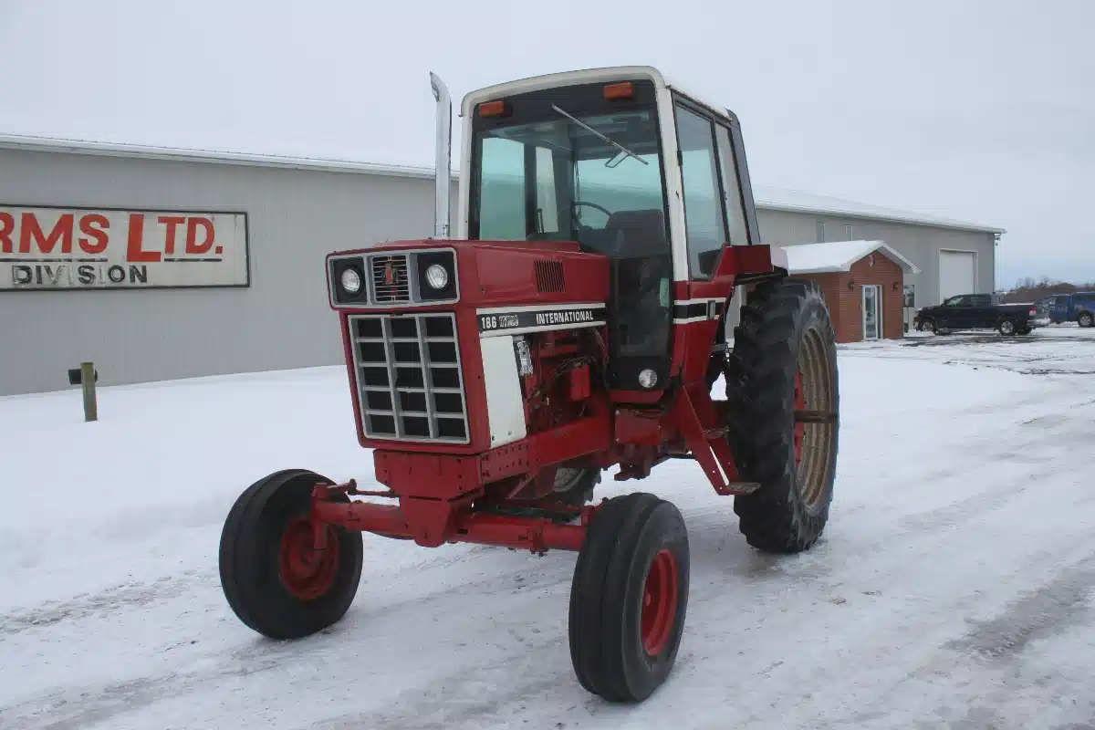 Gallery image 2 for Used International Harvester HYDRO 186 Tractor