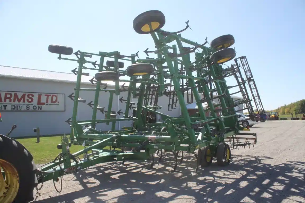 Gallery image 2 for Used John Deere 2210 Cultivator
