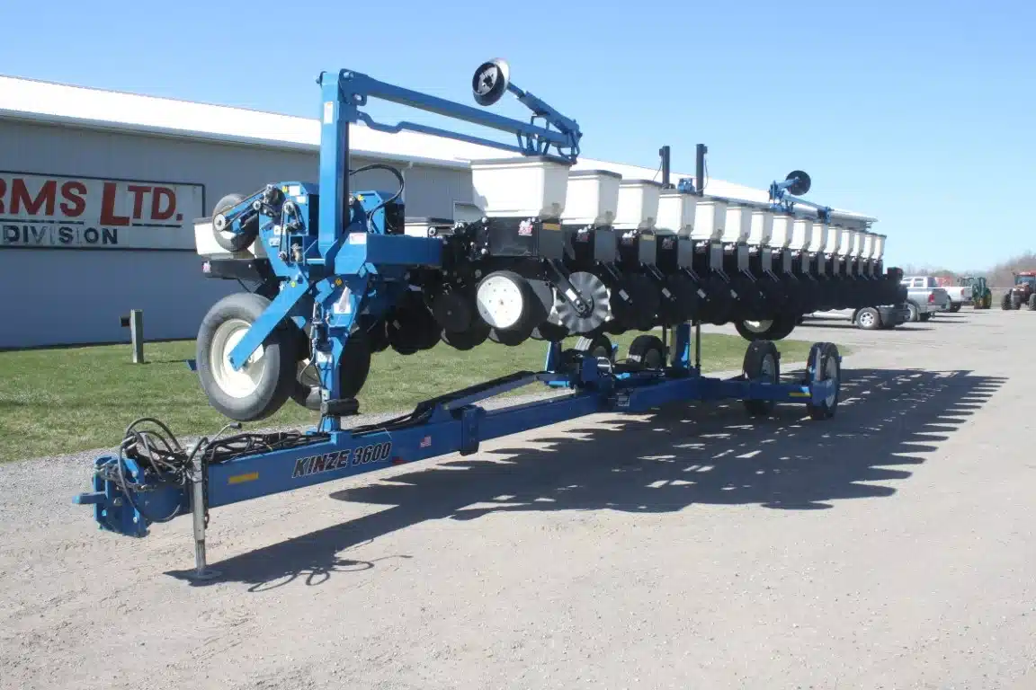 Used 2015 Kinze 3600 Planter