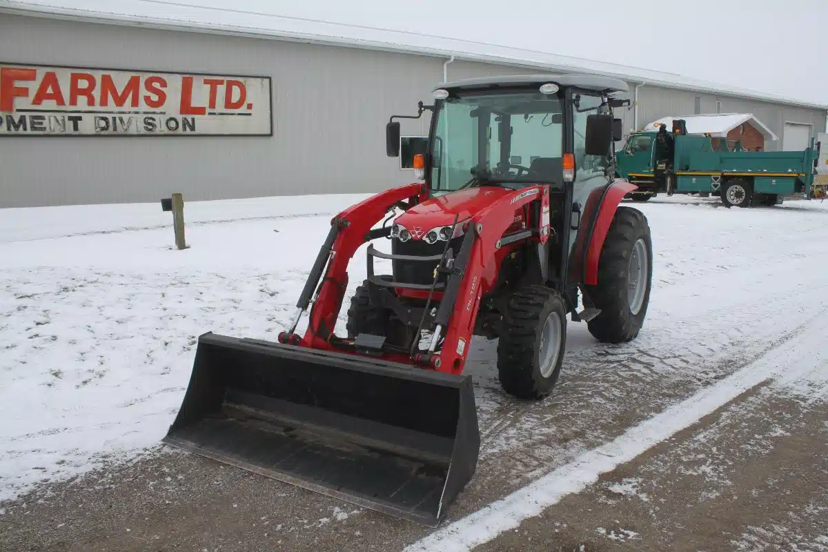 Gallery image 2 for 2019 Massey Ferguson 1735M Tractor