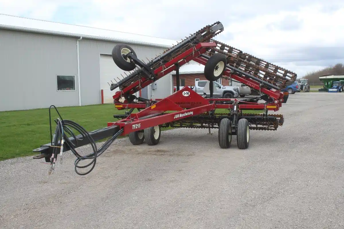Photo de la Galerie 2 pour J&M TF215 herse rotative