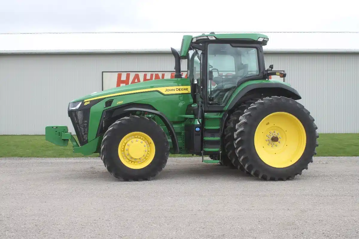 Photo de la Galerie 1 pour 2023 John Deere 8R 250 Tracteur