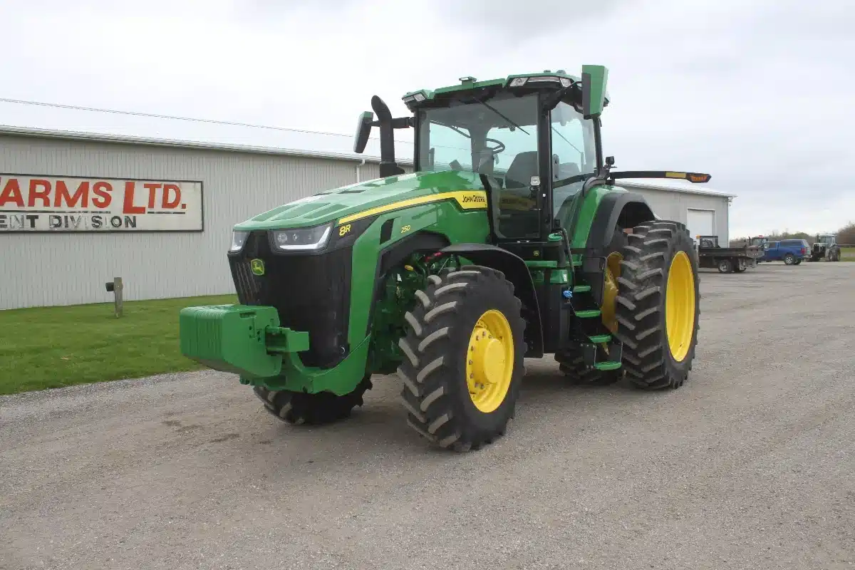 Photo de la Galerie 2 pour 2023 John Deere 8R 250 Tracteur