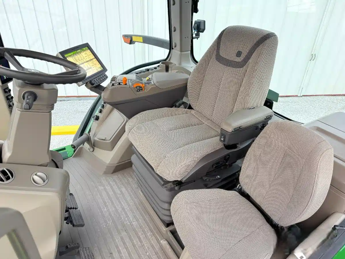 Gallery image 2 for 2023 John Deere 8R 250 Tractor