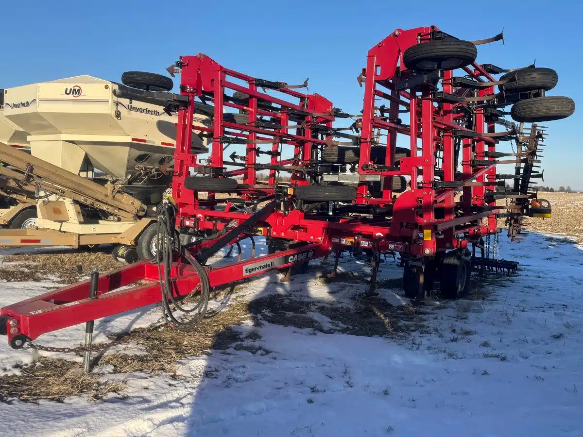 Gallery image 1 for Case IH TIGERMATE II Cultivator