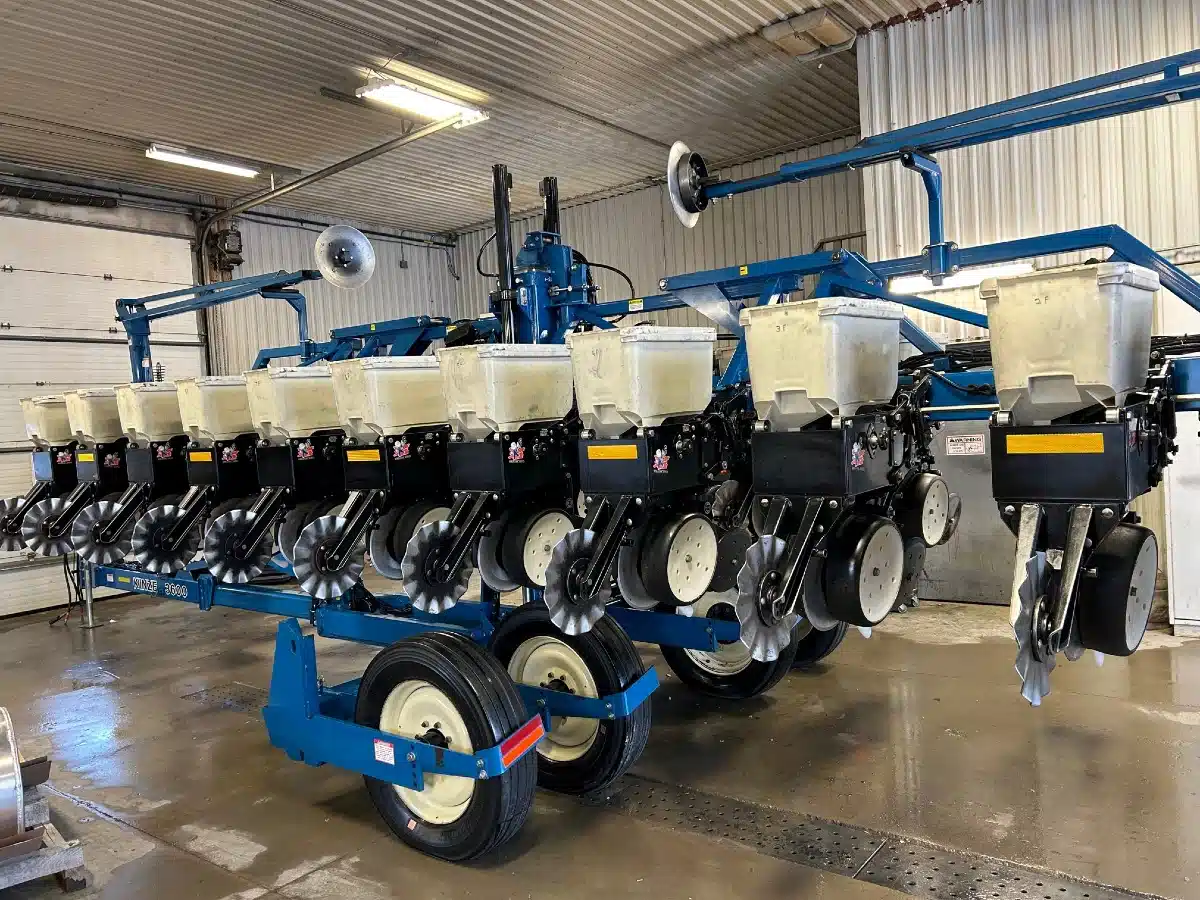 Gallery image 2 for Kinze 3600 Planter