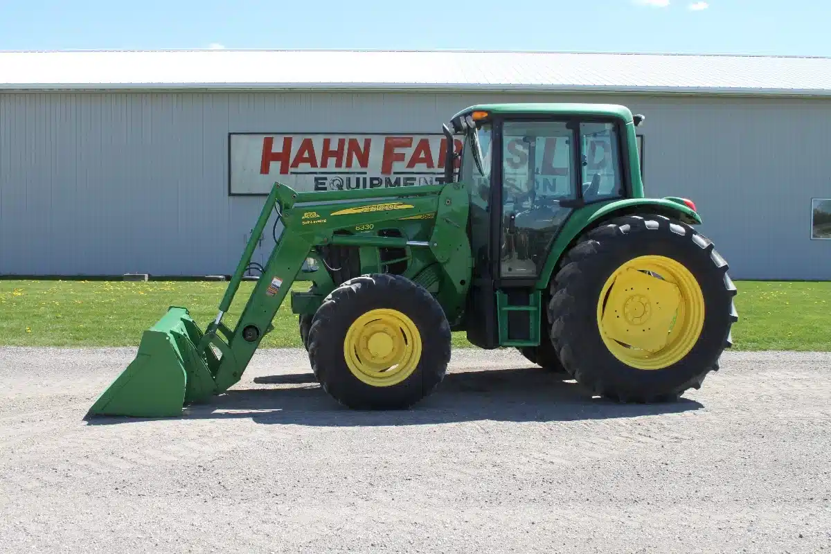 Photo de la Galerie 1 pour John Deere 6330 PREMIUM Tracteur
