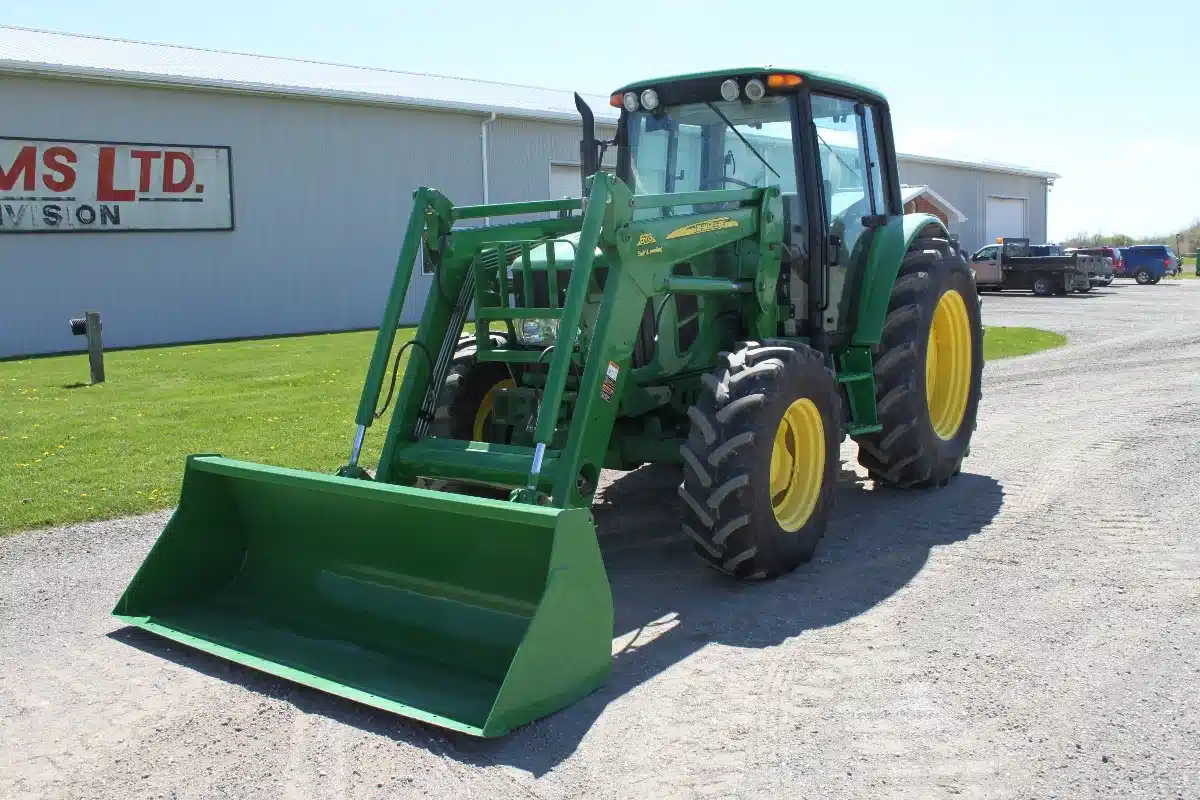 Photo de la Galerie 2 pour John Deere 6330 PREMIUM Tracteur