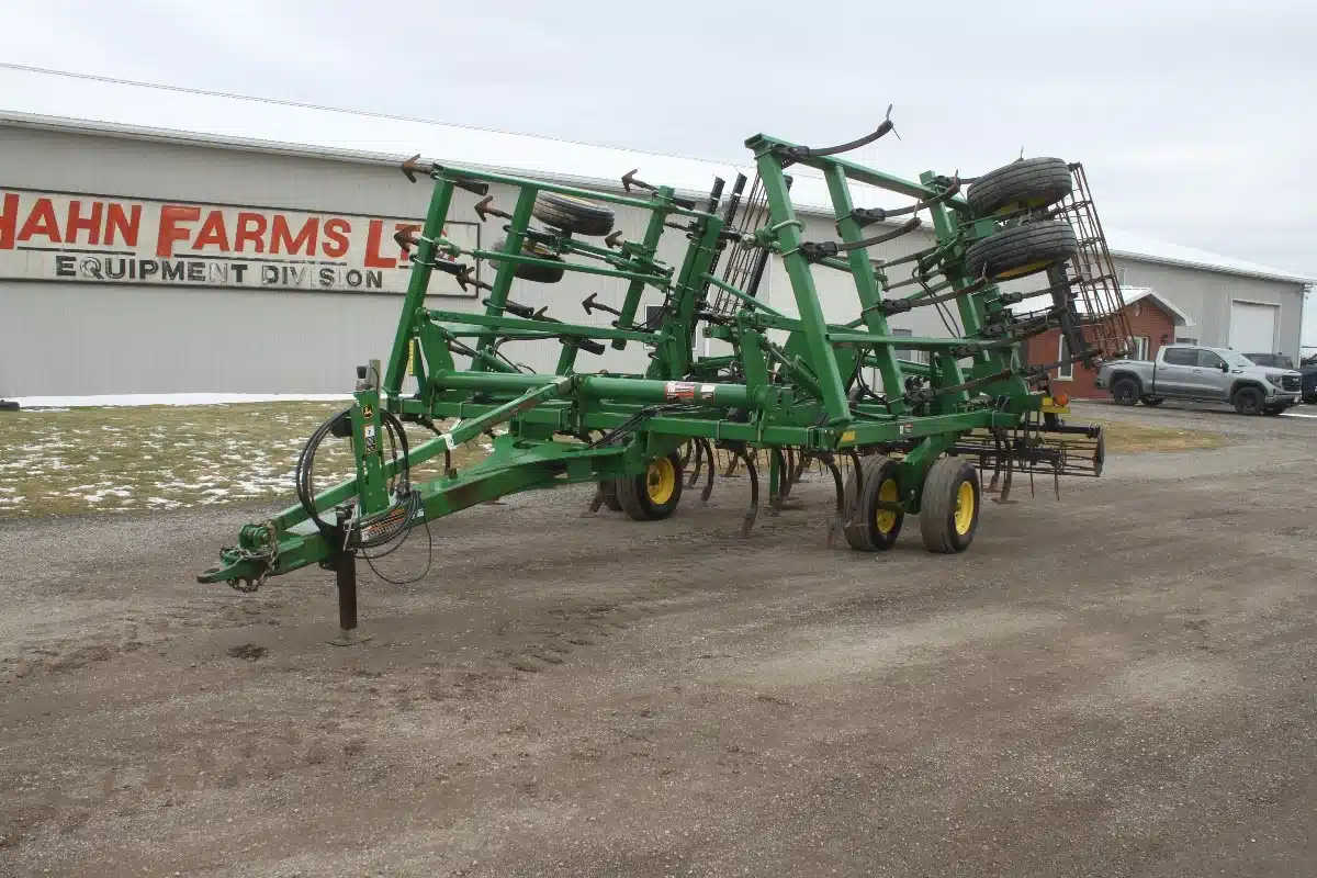 Gallery image 2 for John Deere 2210 Cultivator
