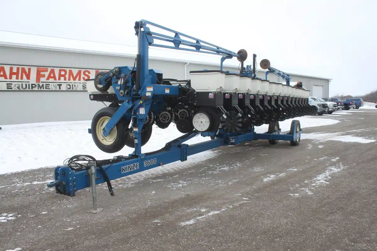 Gallery image 2 for 2010 Kinze 3600 Planter
