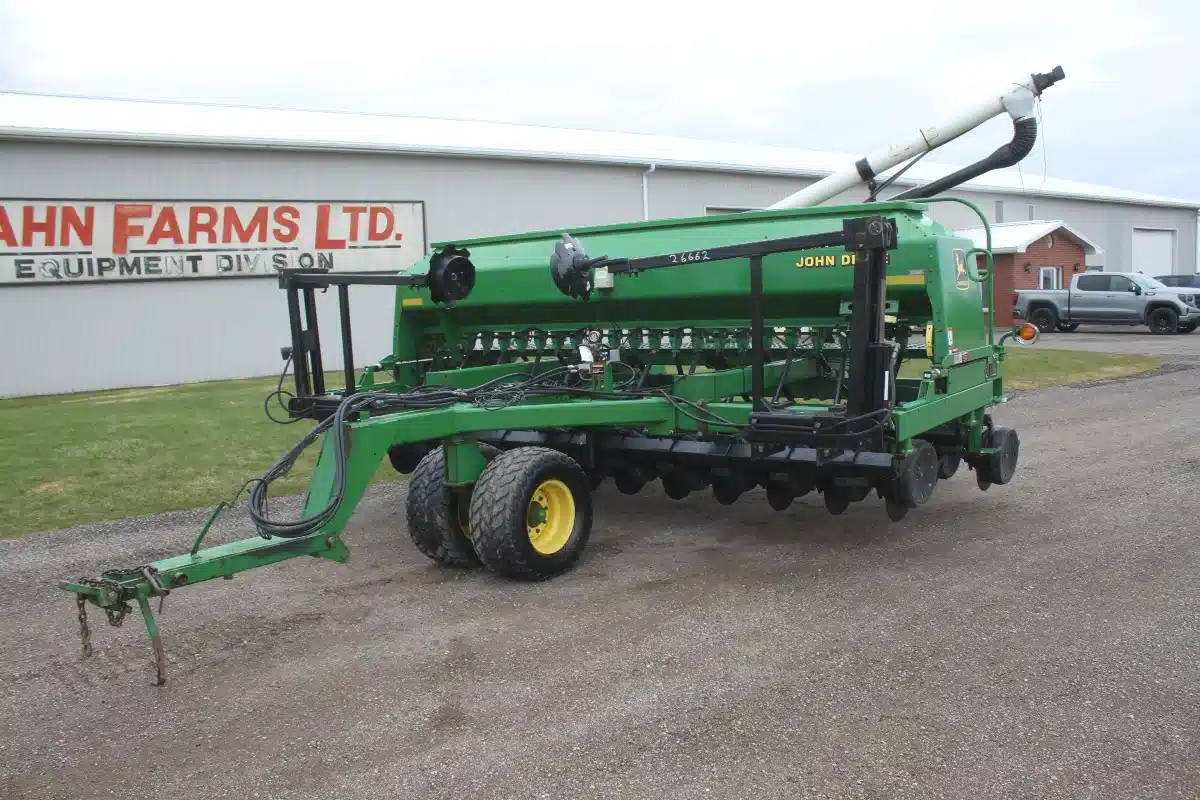 Gallery image 2 for John Deere 1560 Drill