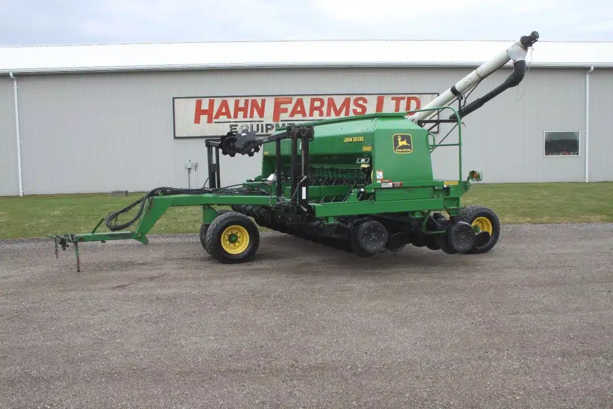 Gallery image 1 for John Deere 1560 Drill