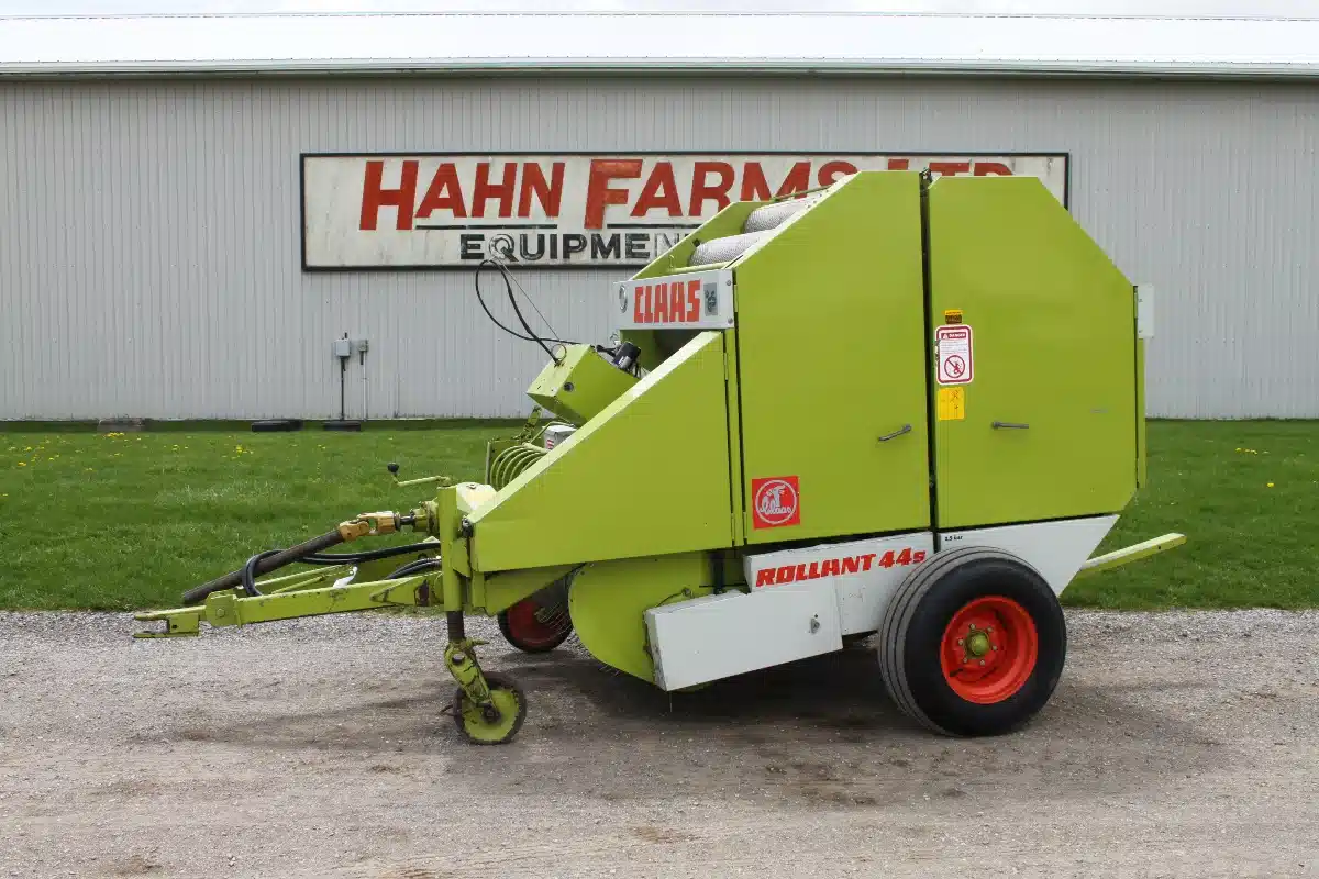 Photo de la Galerie 1 pour CLAAS ROLLANT 44S Presse à Balle Ronde