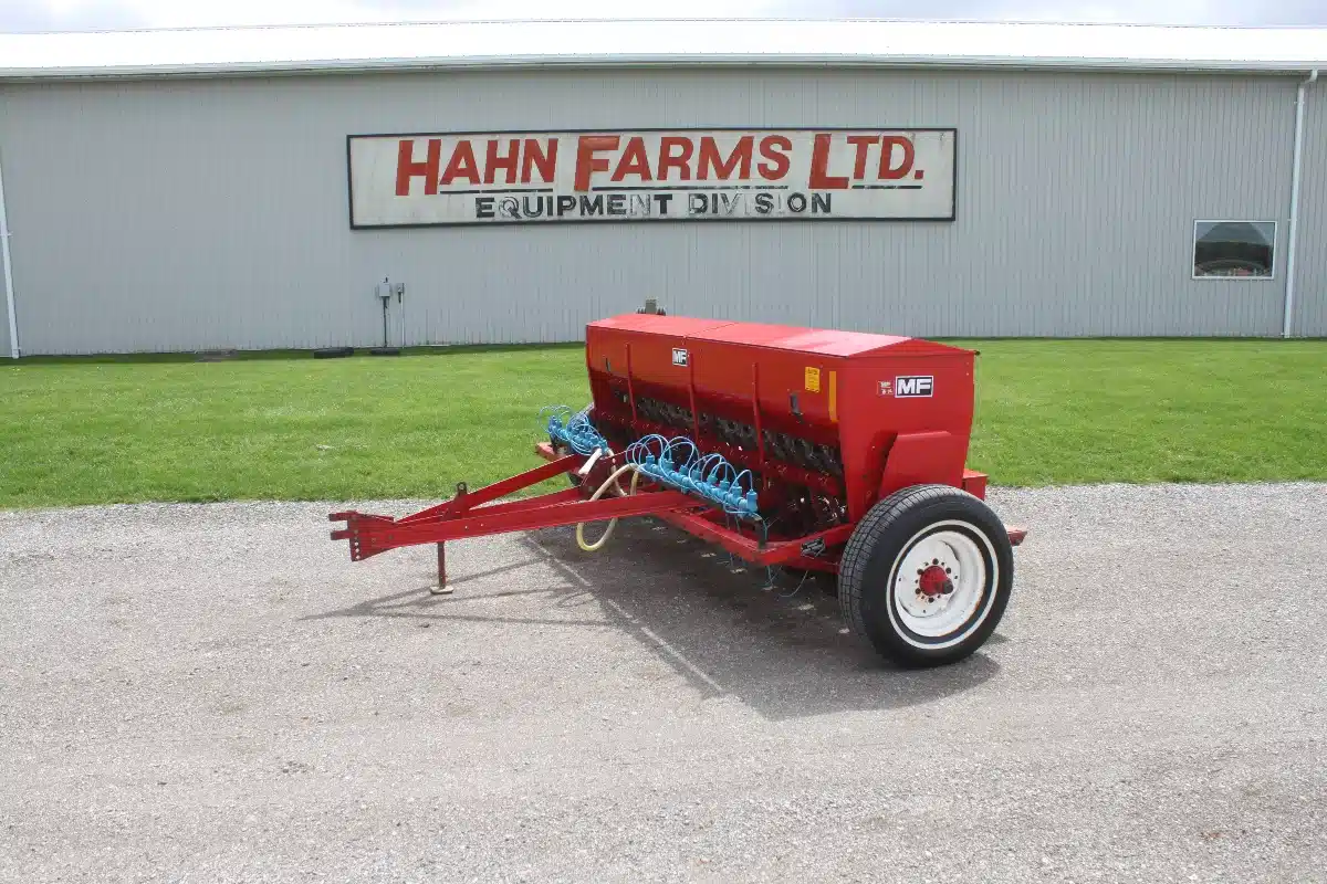 Photo de la Galerie 1 pour Massey Ferguson 33 Semoir