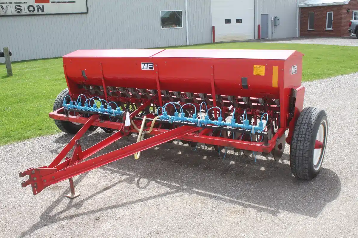 Photo de la Galerie 2 pour Massey Ferguson 33 Semoir