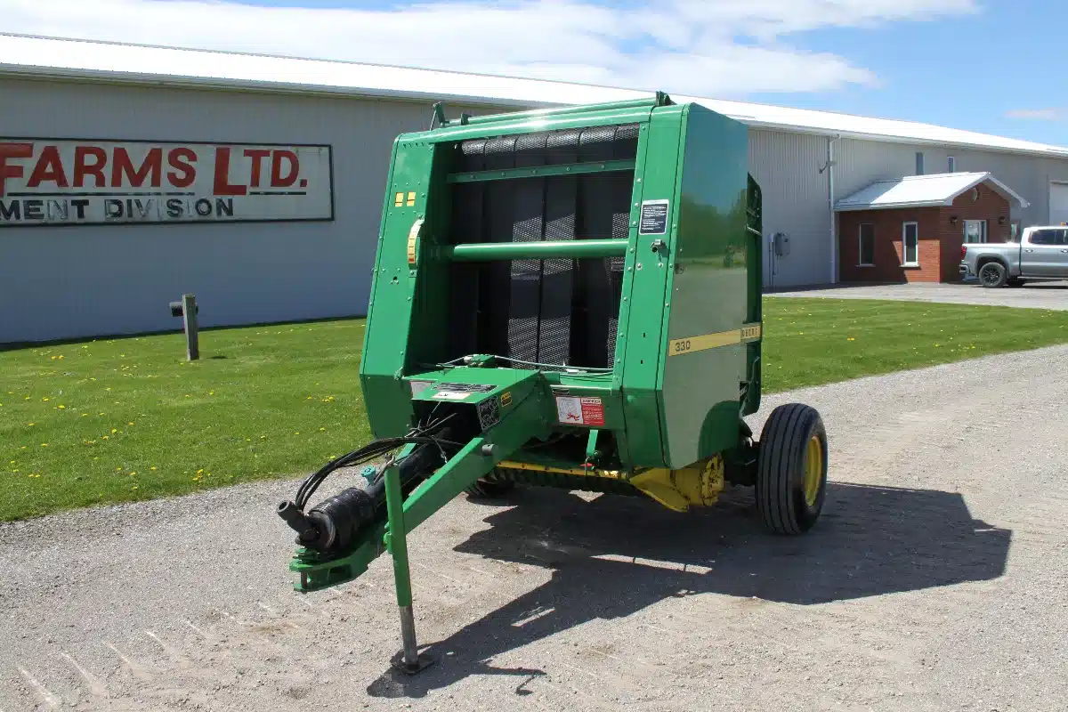 Photo de la Galerie 2 pour John Deere 330 Presse à Balle Ronde