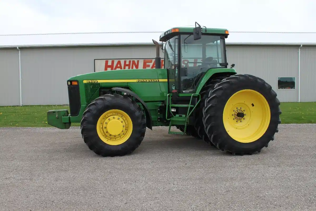 Gallery image 1 for 1997 John Deere 8400 Tractor