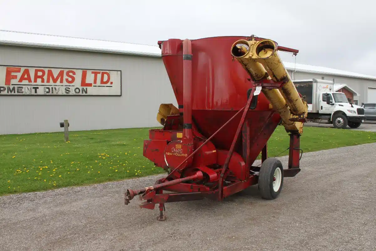 Photo de la Galerie 2 pour New Holland 354 Moulange
