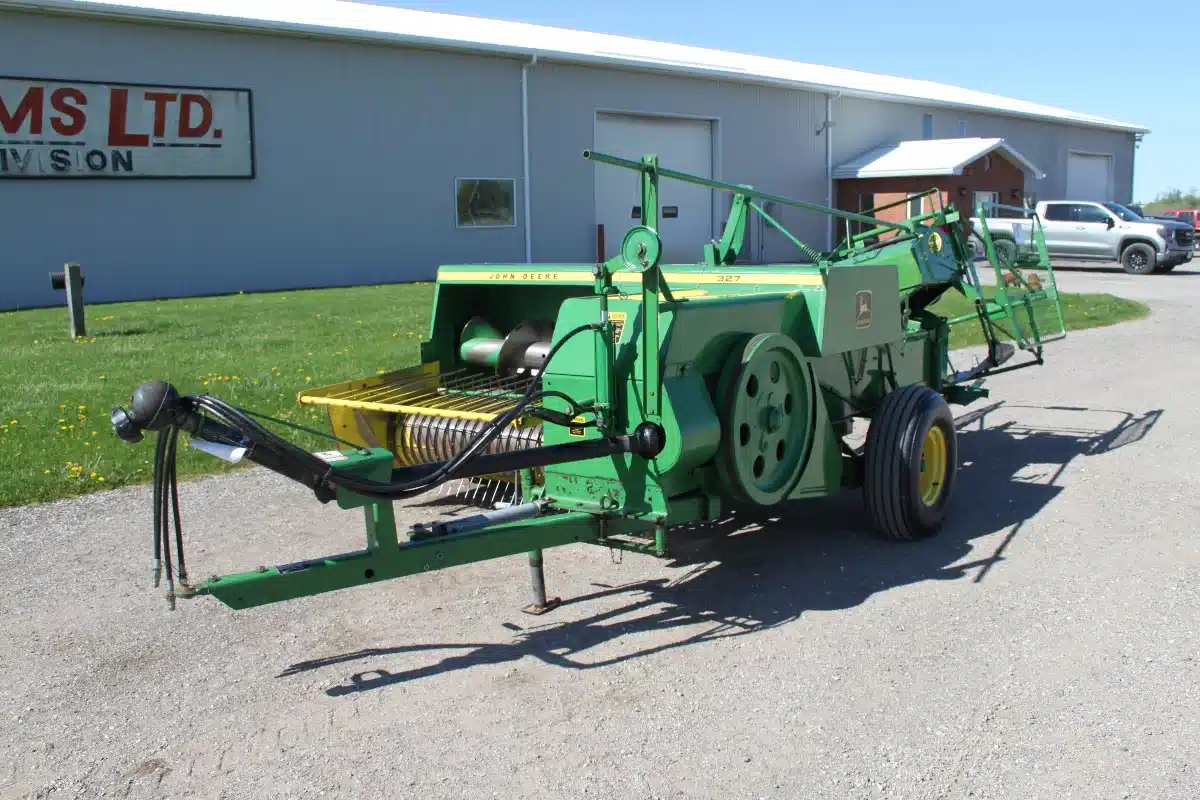 Gallery image 2 for John Deere 327 Square Baler - Small