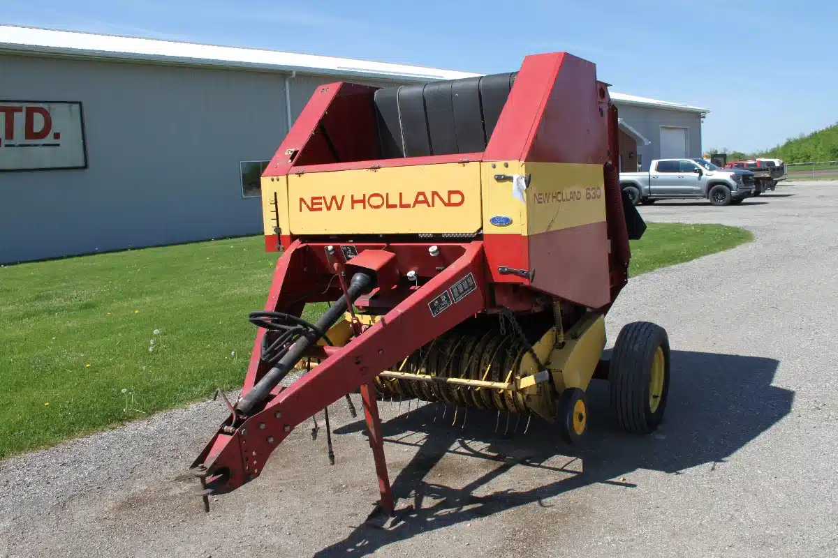 Gallery image 2 for New Holland 630 Round Baler