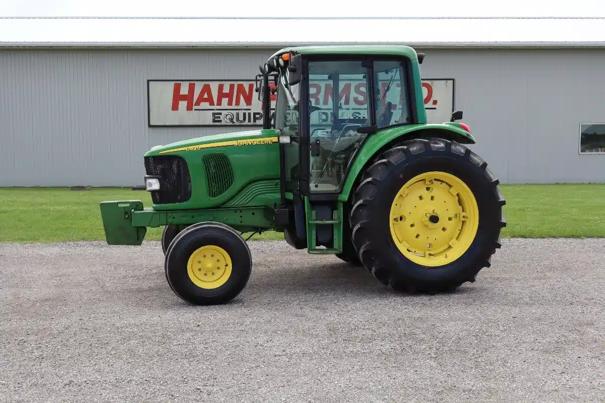 Photo de la Galerie 1 pour John Deere 6420 Tracteur