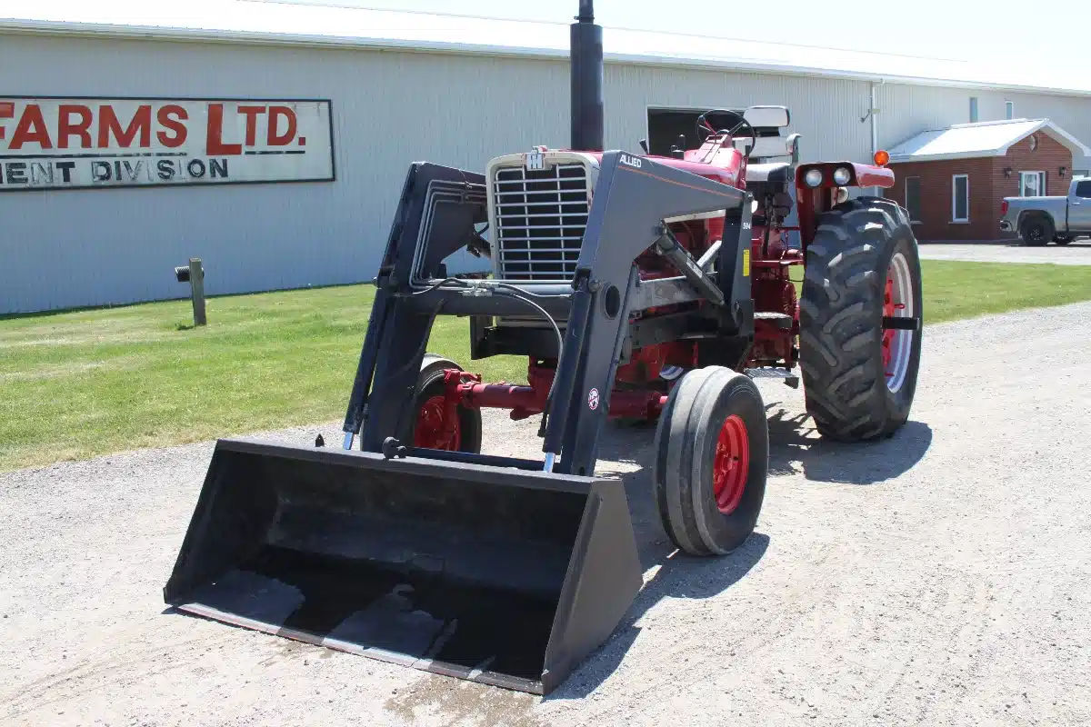 Gallery image 2 for 1971 International Harvester 856 Tractor