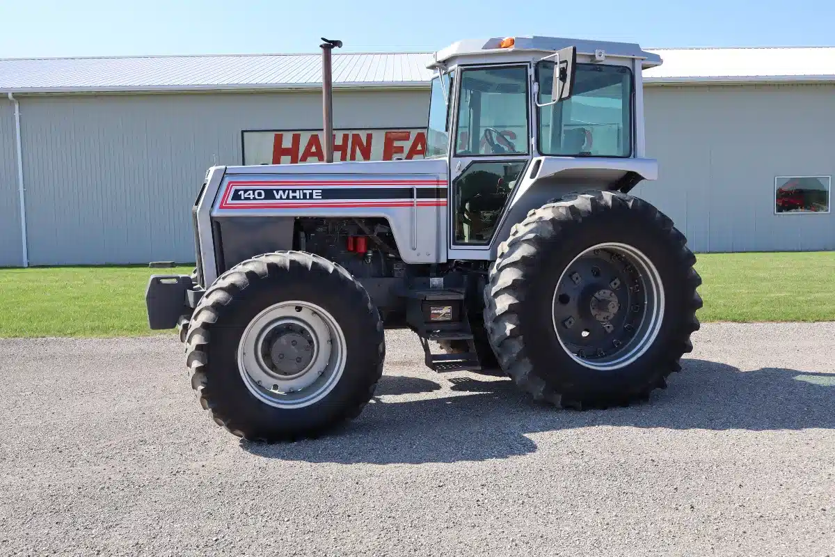 Photo de la Galerie 1 pour 1988 White 140 Tracteur